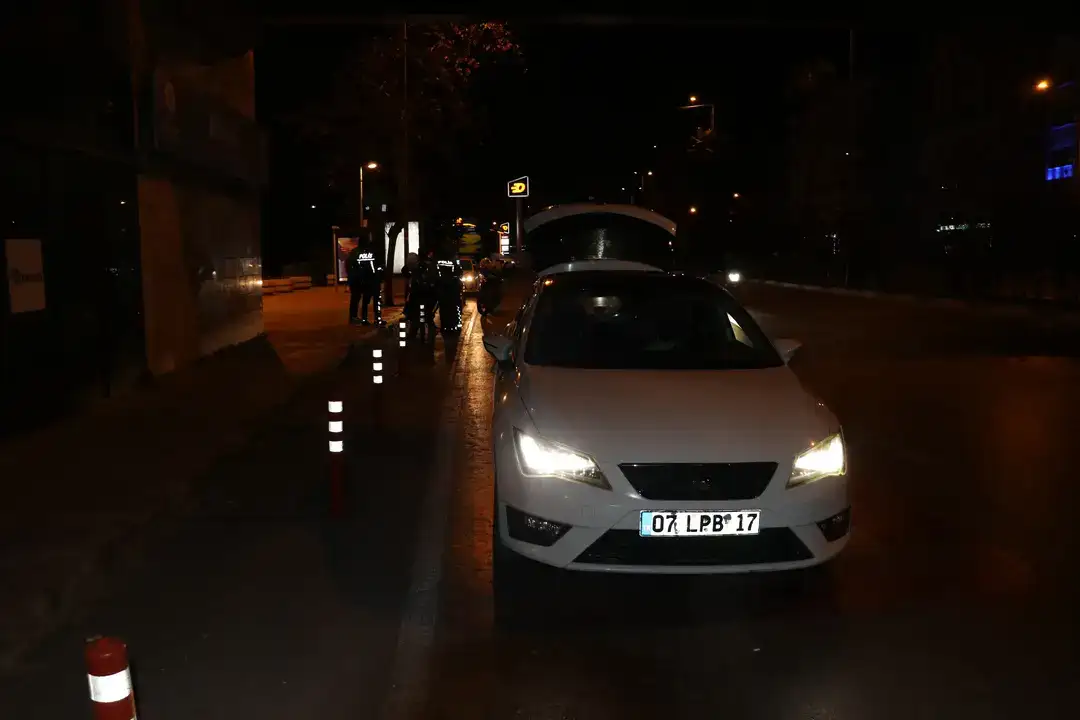 antalyada-yunus-timleri-kacan-surucuyu-affetmedi