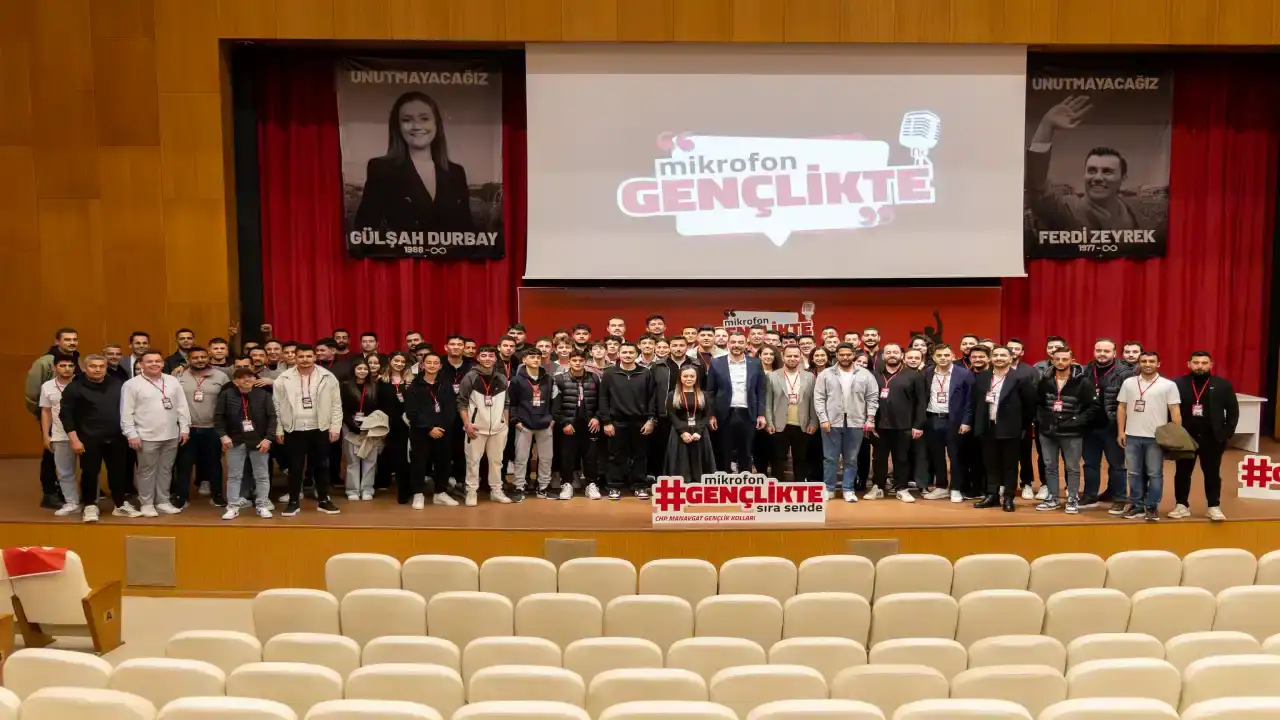 baskan-vekili-cicek-mikrofon-genclikte-programinin-ilk-konugu-oldu