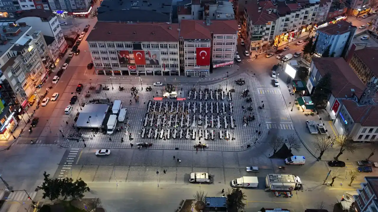 burdurda-bedeli-100-yil-once-odenen-anlamli-iftar-sofrasi