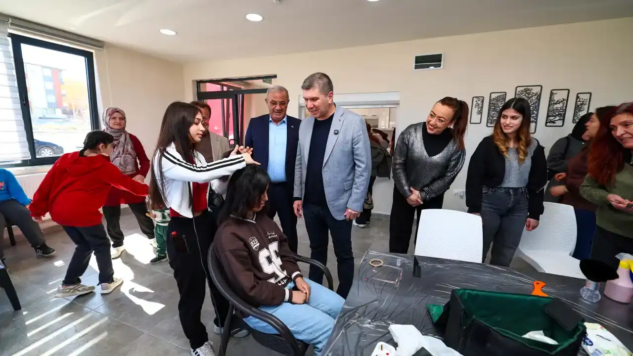 burdurda-gonullu-kuaforlerden-engelli-bireylere-moral-dokunusu