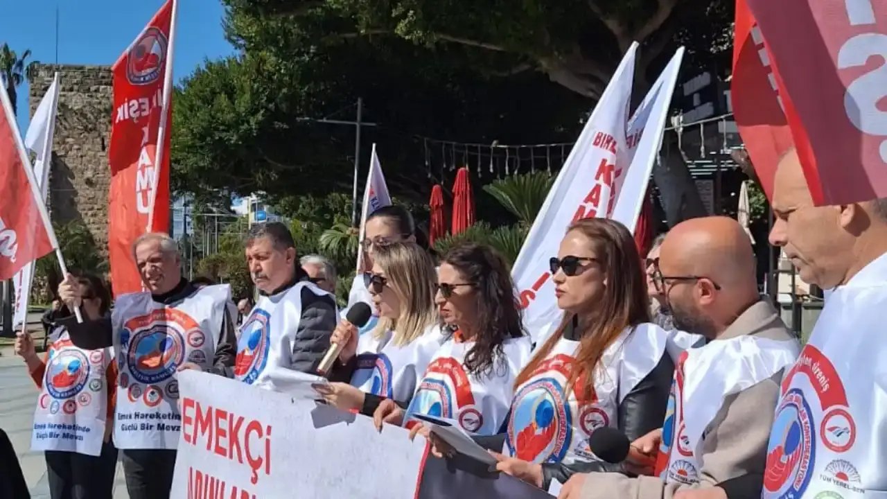 birlesik-kamu-is-antalya-subesi-kamuda-adalet-kadinlarin-esitligiyle-mumkundur