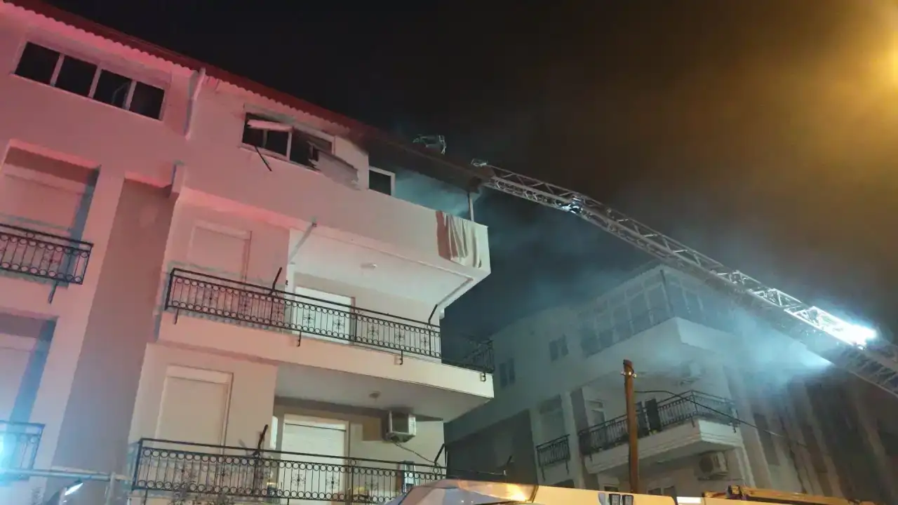 kepezde-alevlerin-arasindan-kurtulan-itfaiye-kediyi-hayata-bagladi