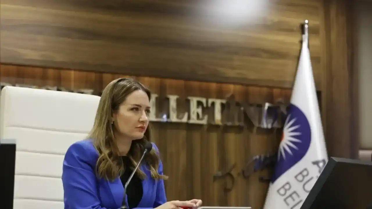 antalya-buyuksehir-meclisinde-tansiyon-yukseldi-ozdemir-ile-kocagoz-arasinda-gerilim