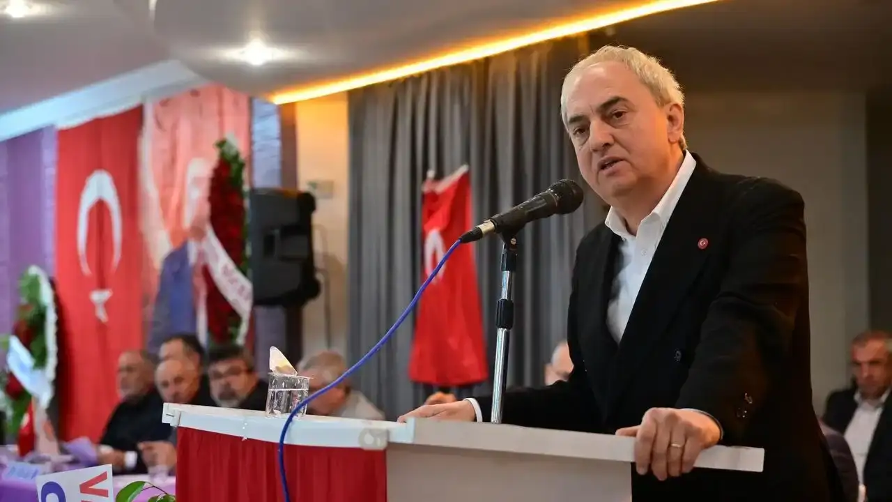 antalya-buyuksehir-meclisinde-tansiyon-yukseldi-ozdemir-ile-kocagoz-arasinda-gerilim