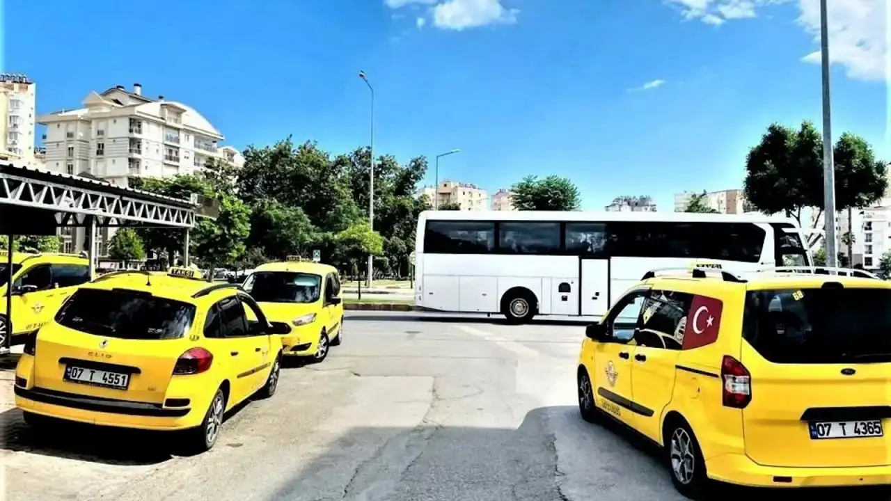 antalyada-taksi-ucretlerine-zam-gundemde-yeni-tarife-mecliste-gorusulecek