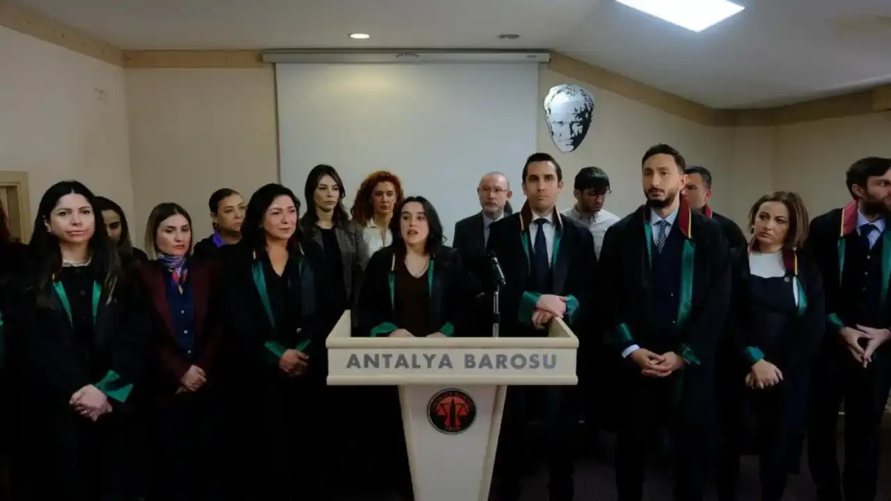 epstein-belgelerinde-iddialari-sonrasi-baro-suc-duyurusunda-bulundu