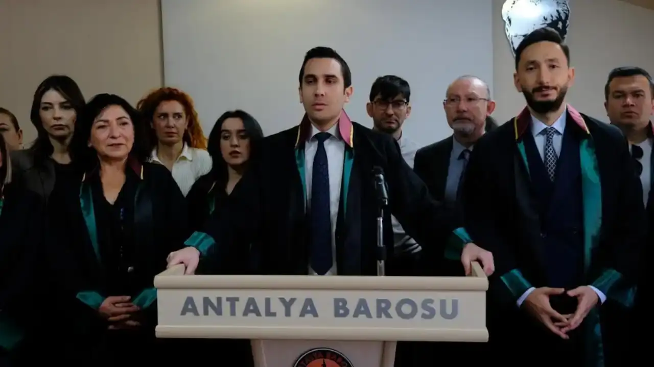 epstein-belgelerinde-iddialari-sonrasi-baro-suc-duyurusunda-bulundu