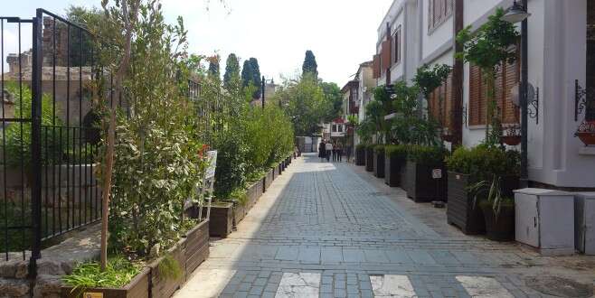 kaleici-ciceklerle-guzellestirildi