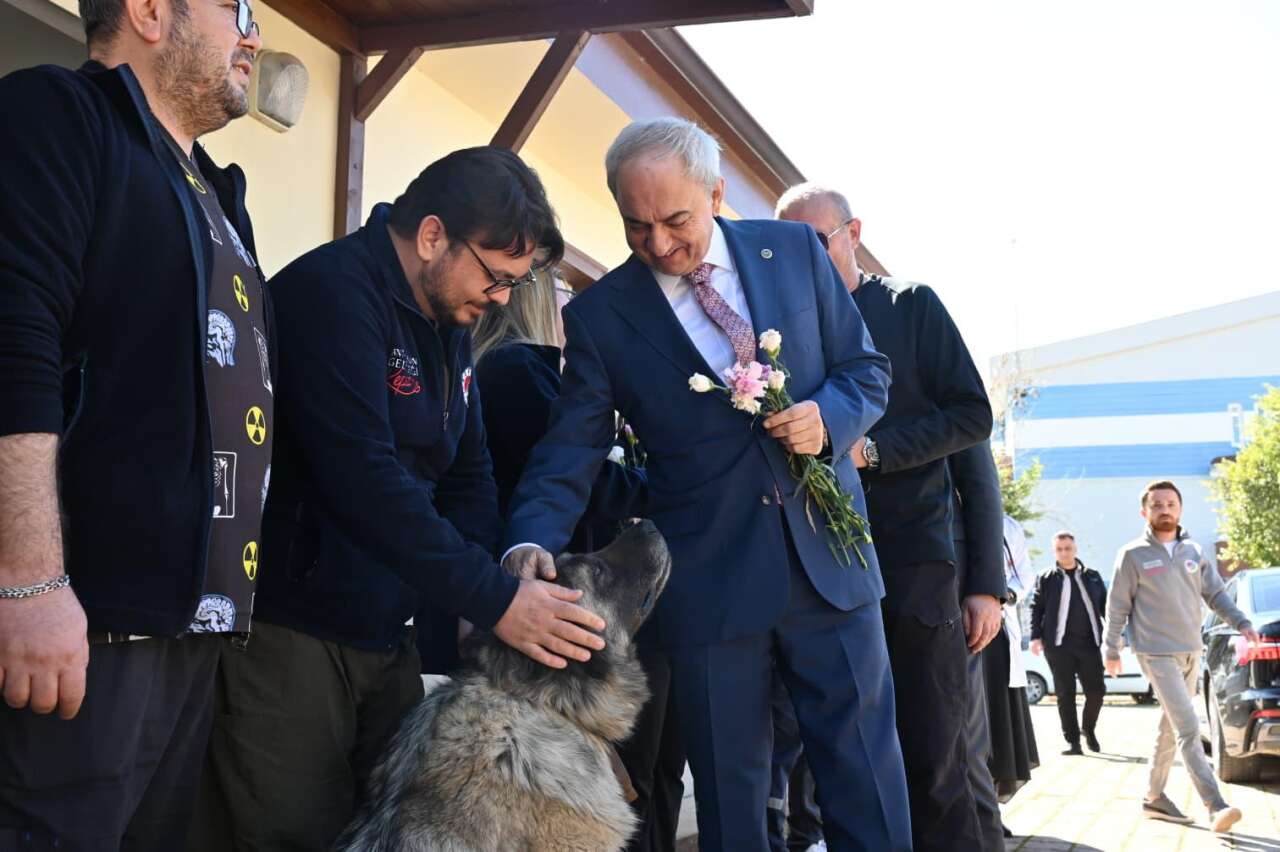 kepezde-8-mart-mesaisi-baskan-kocagoz-kadinlari-unutmadi