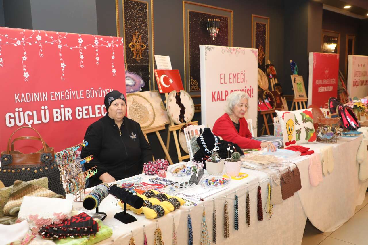 korkutelinde-festival-coskusu-kadinlarin-el-nuru-kazanca-donusuyor