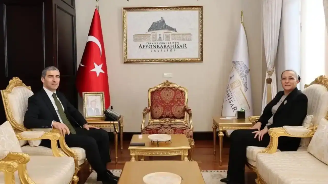 burdur-valisi-bilgihandan-afyonkarahisara-komsu-ziyareti