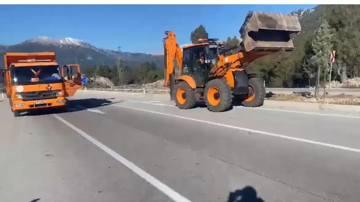 antalya-konya-kara-yolunda-bir-ay-sonra-ilk-gecis