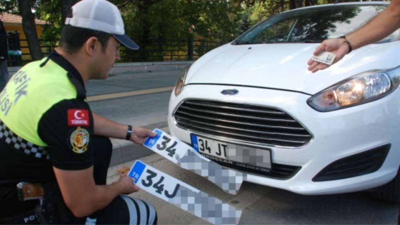 antalyada-plaka-degisim-mesaisi-arac-sahipleri-kepeze-akin-ediyor