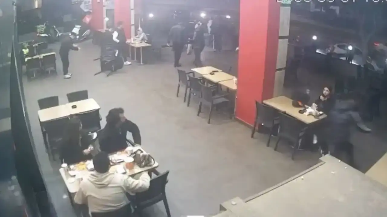 antalyada-restoranda-akran-zorbaligi-baba-yilmaz-isyan-etti