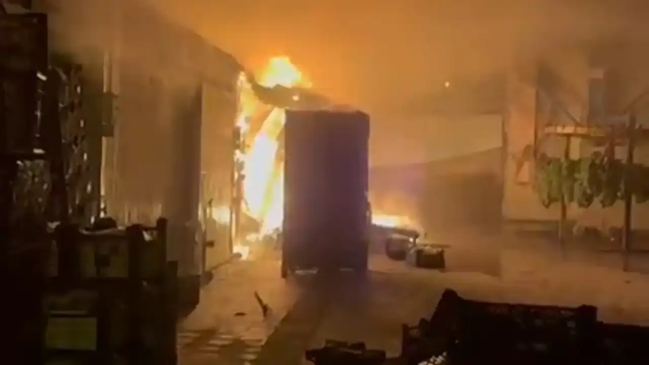 manavgatta-muz-paketleme-tesisi-alevler-sardi