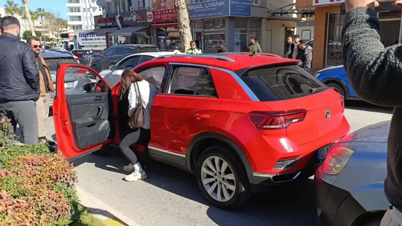 manavgatta-trafikte-6-arac-birbirine-girdi-kazada-sans-eseri-yaralanan-olmadi