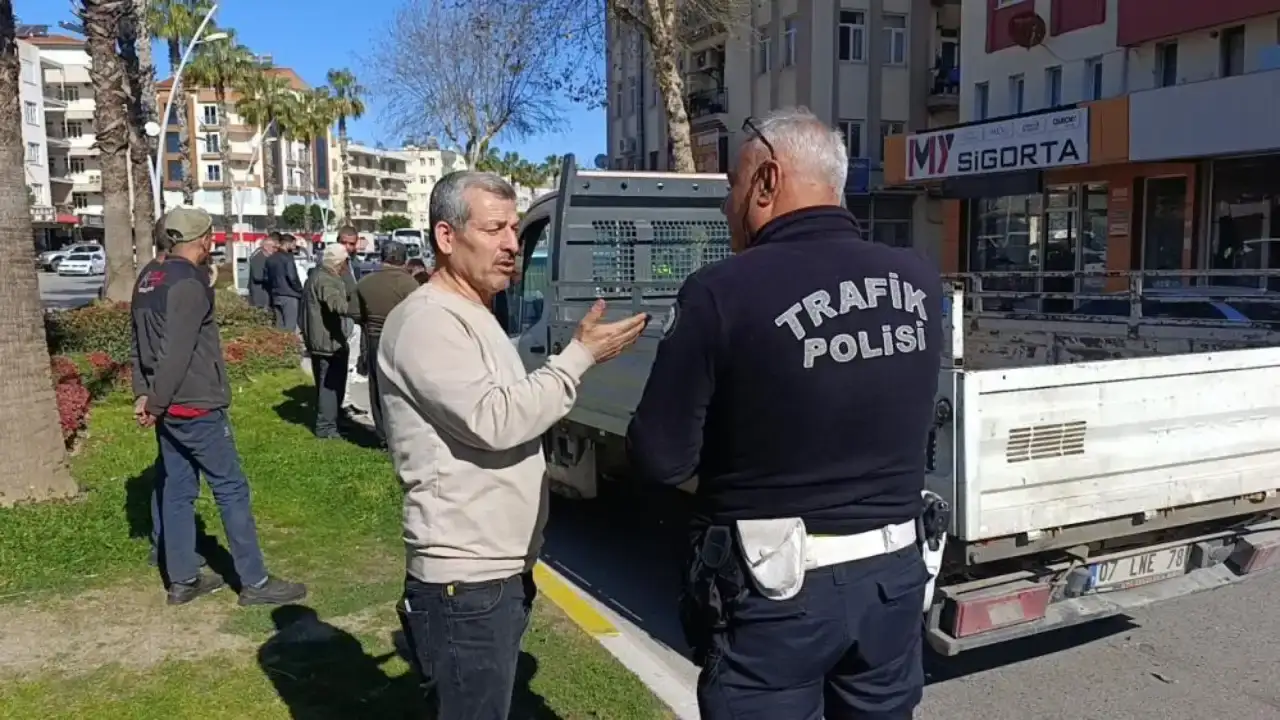 manavgatta-trafikte-6-arac-birbirine-girdi-kazada-sans-eseri-yaralanan-olmadi