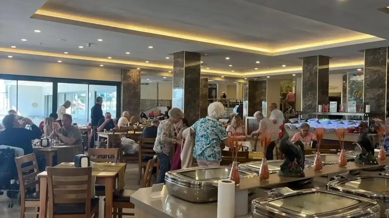 ramazan-bayrami-oncesi-alanyada-turizm-hareketliligi-artti-rezervasyonlar-hizlandi