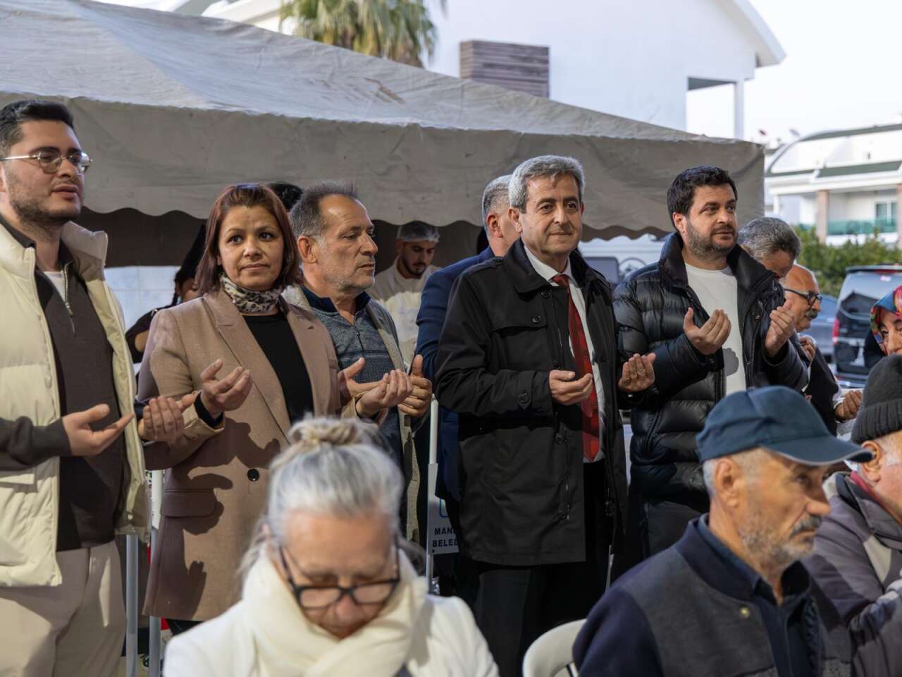 sidede-binlerce-kisi-ayni-sofrada-bulustu