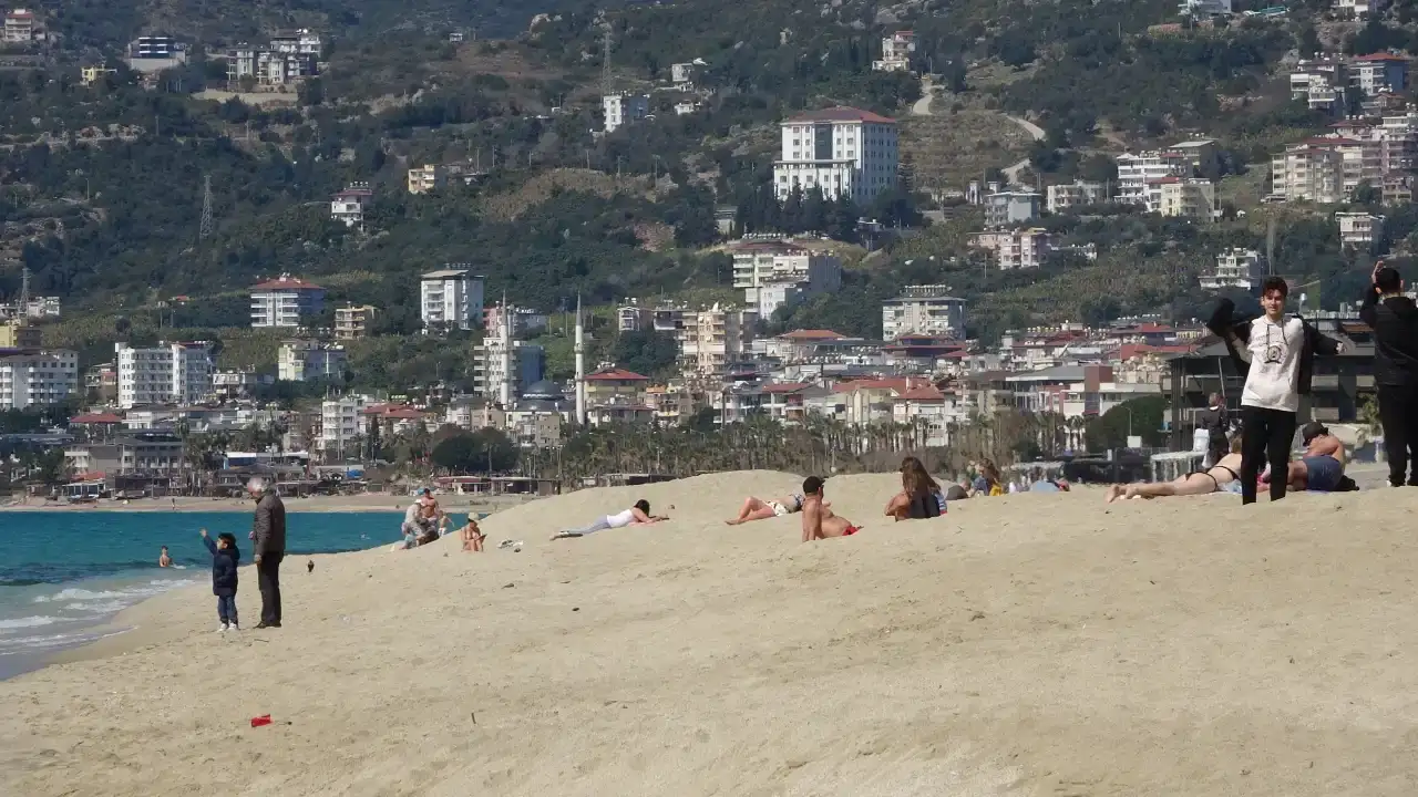 alanyada-hava-sicakligi-20-dereceyi-buldu