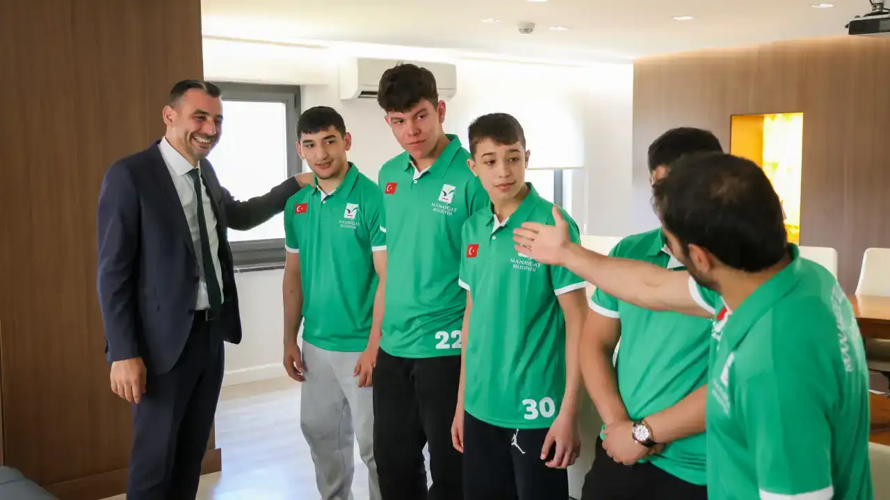 baskan-vekili-cicek-genc-sporcularimizin-her-zaman-yanindayiz