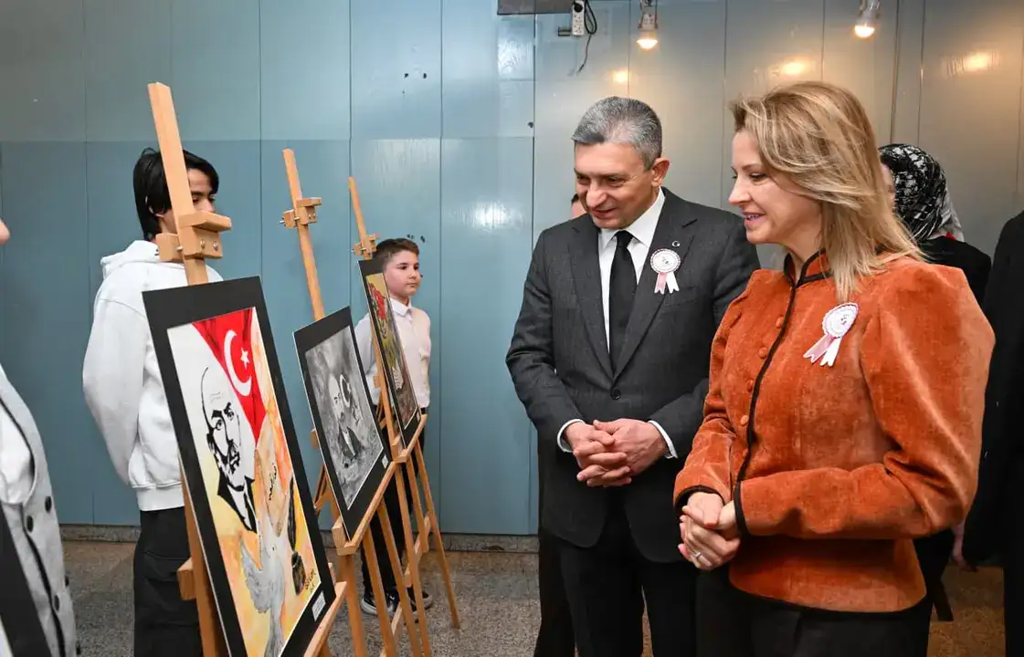 istiklal-marsi-105-yasinda-antalyada-mehmet-akif-ve-bagimsizlik-gosterisi