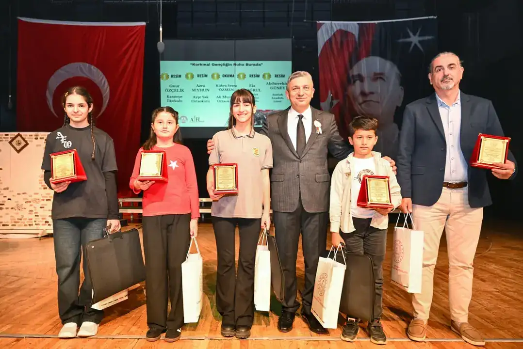 istiklal-marsi-105-yasinda-antalyada-mehmet-akif-ve-bagimsizlik-gosterisi