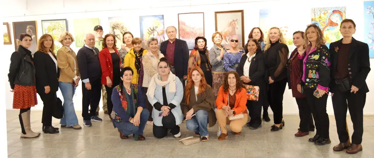 antalyali-42-sanatci-bahari-tuvallere-getirdi