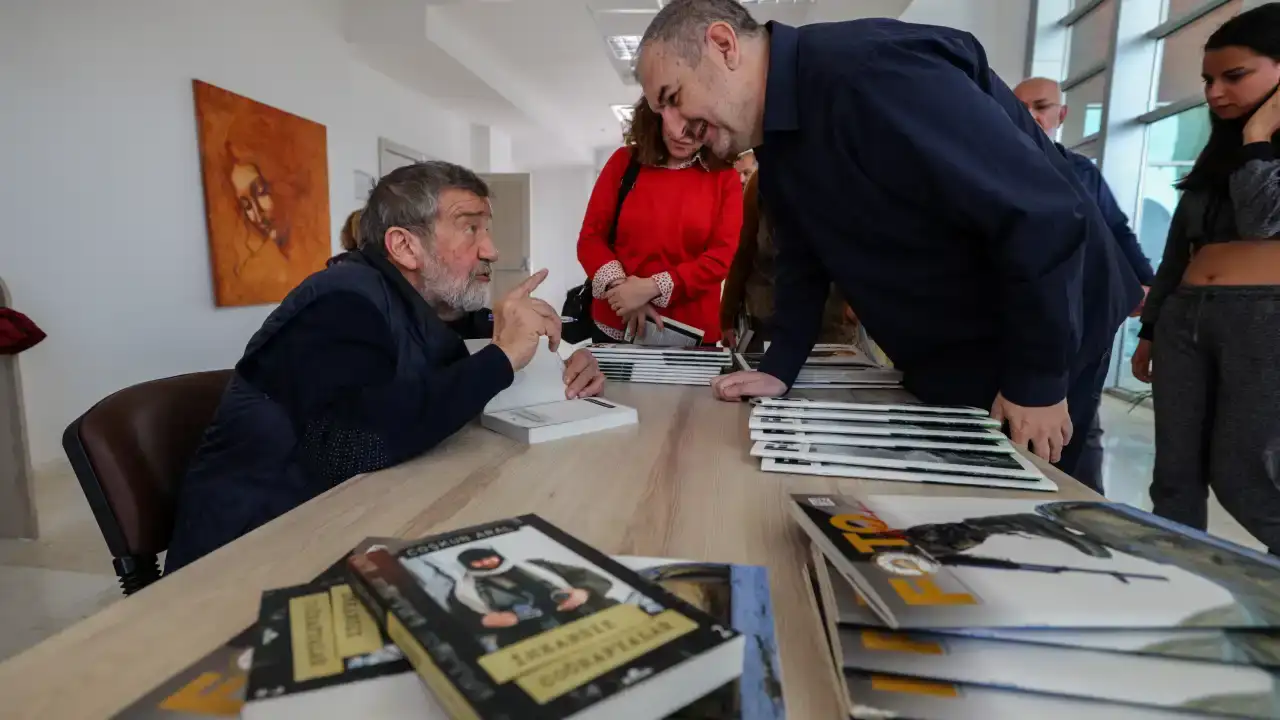 coskun-aral-akdeniz-universitesi-iletisim-fakultesinde-ogrencilerle-bulustu