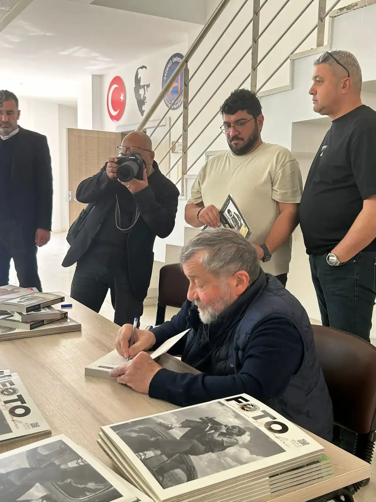 coskun-aral-akdeniz-universitesi-iletisim-fakultesinde-ogrencilerle-bulustu