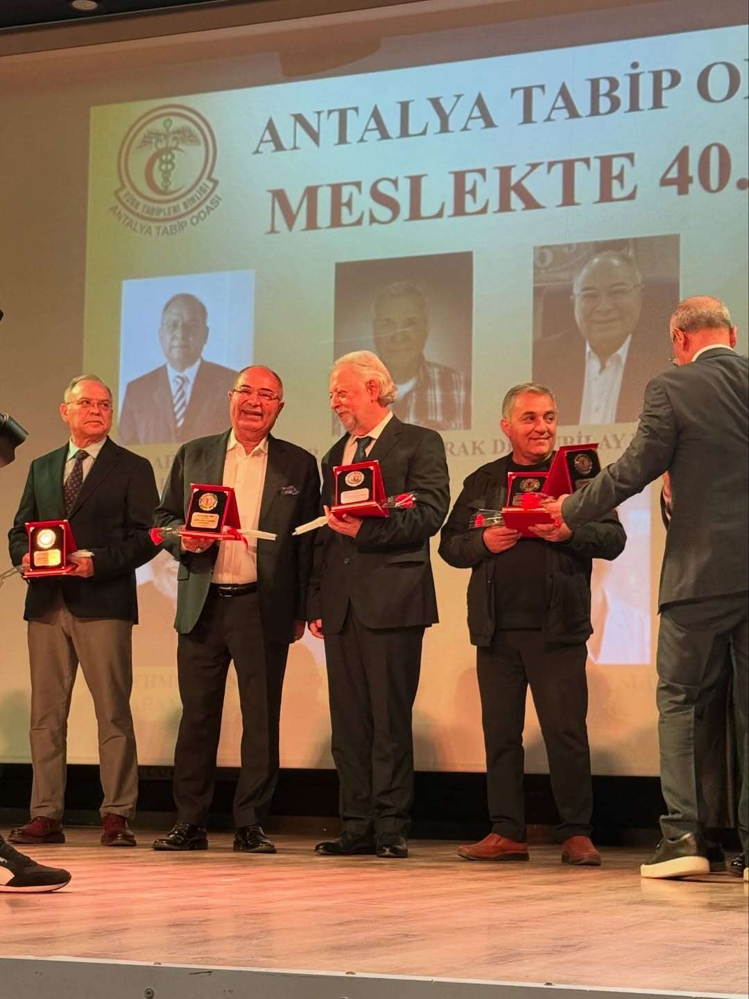 40-yillik-emek-bilgi-ve-insan-hayatina-dokunan-binlerce-hikayedr-kubilay-yucel-hekimlikte-40-1