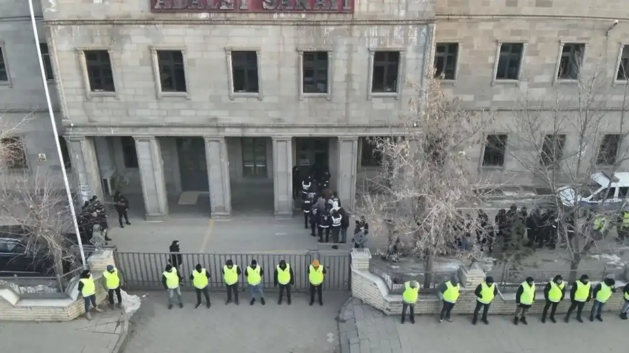 antalya-dahil-8-ilde-4-milyar-liralik-yasa-disi-bahis-operasyonu-65-kisi-tutuklandi