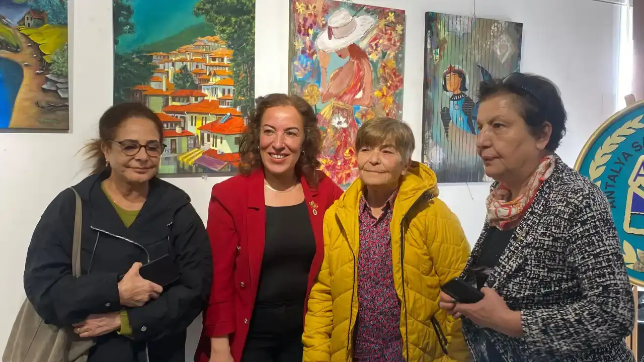 antalyali-42-sanatci-bahari-tuvallere-getirdi