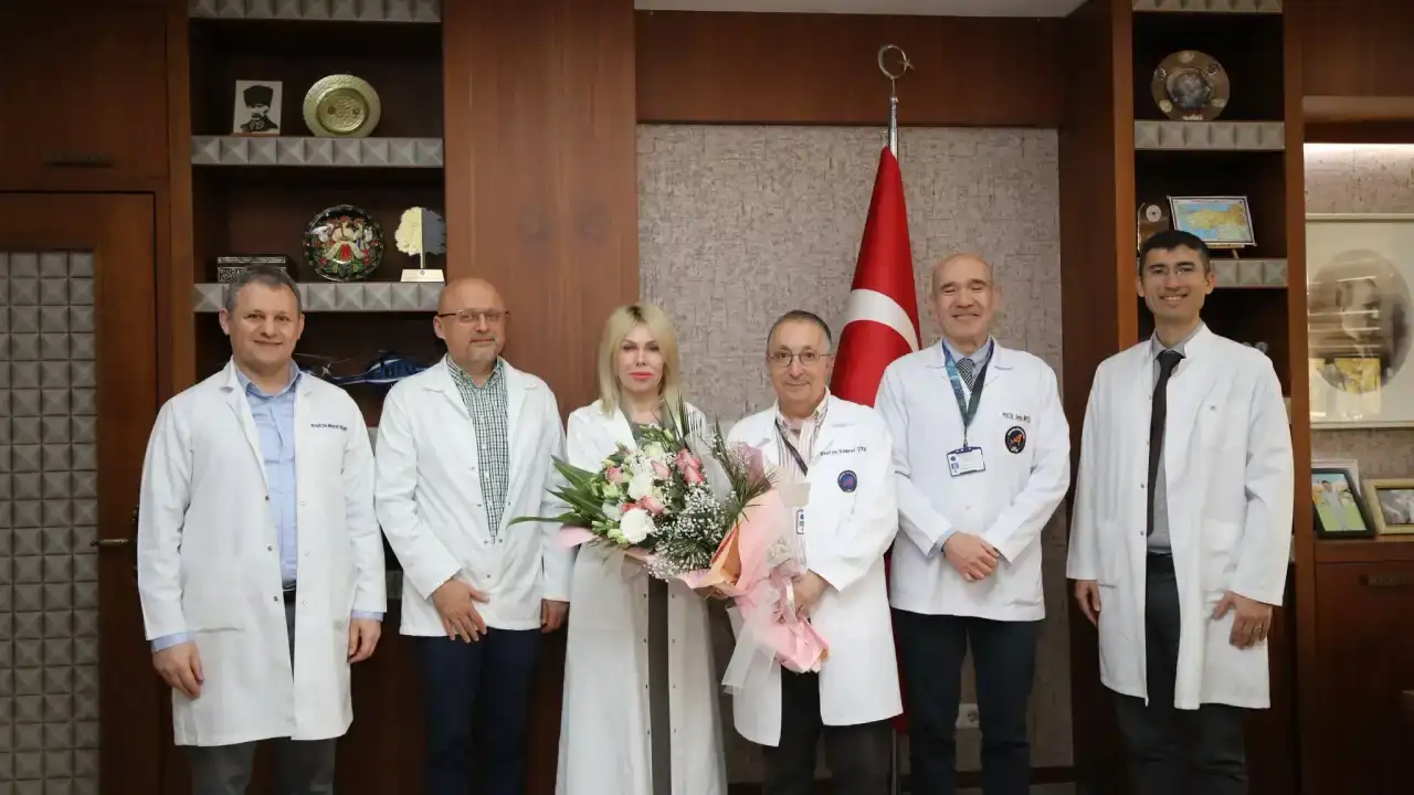 antalyanin-iki-basarili-doktoru-ozlenen-ozkan-ve-omer-ozkan-cifti-14-mart-tip-bayramini-kutladi