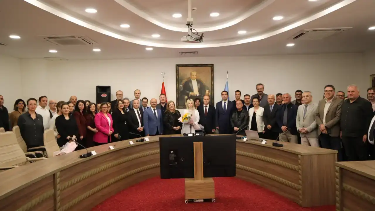 antalyanin-iki-basarili-doktoru-ozlenen-ozkan-ve-omer-ozkan-cifti-14-mart-tip-bayramini-kutladi