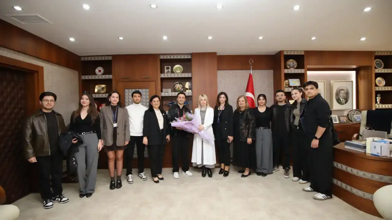 antalyanin-iki-basarili-doktoru-ozlenen-ozkan-ve-omer-ozkan-cifti-14-mart-tip-bayramini-kutladi