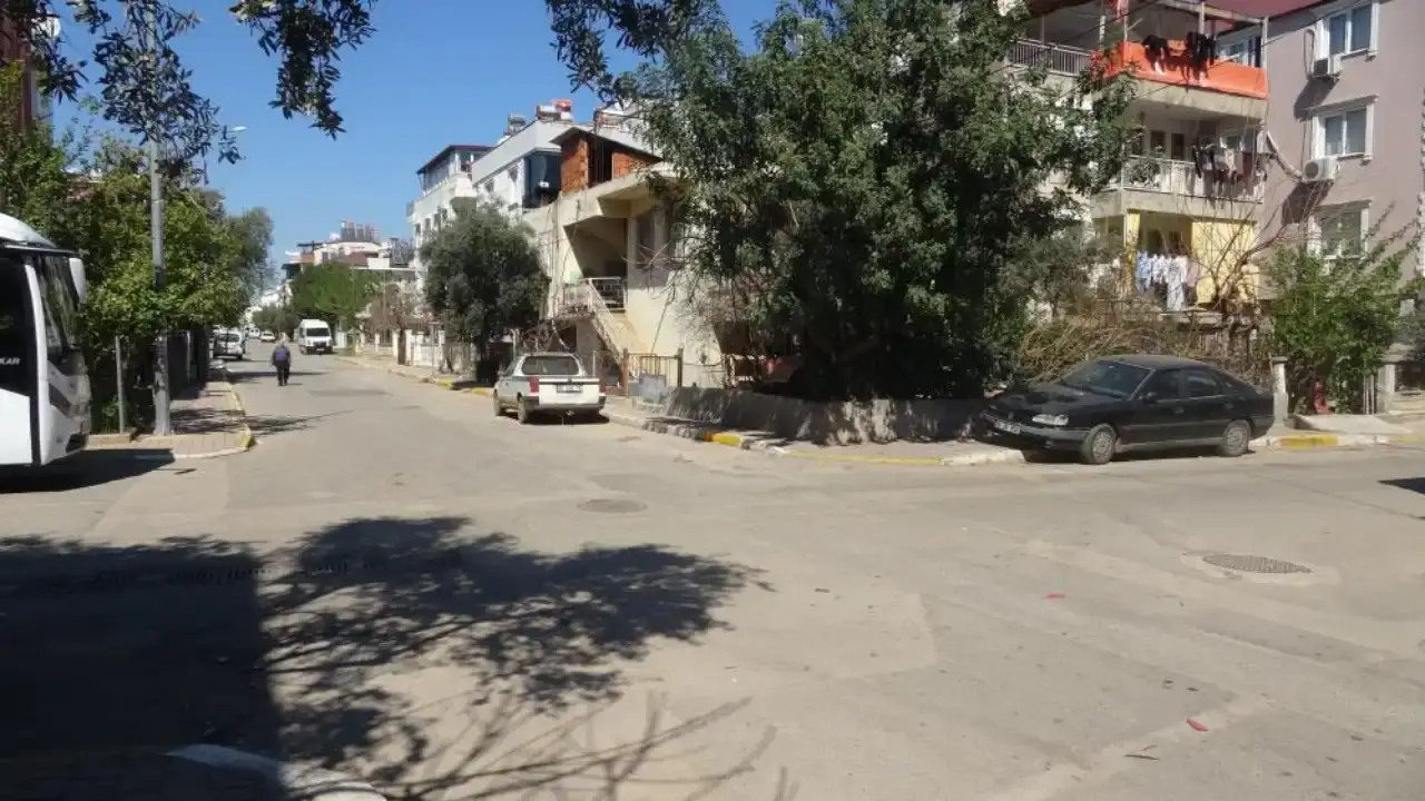 kepezde-iki-motosiklet-kavsakta-kafa-kafaya-carpisti-mahalle-sakinleri-onlem-istiyor