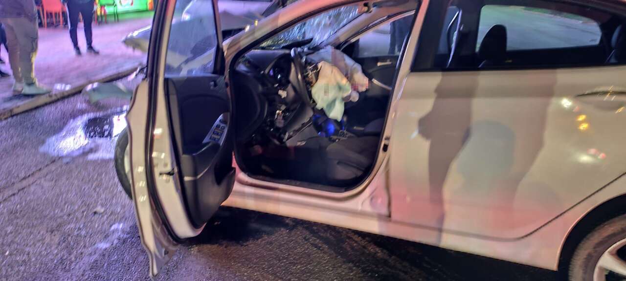 alanyada-iki-otomobil-carpisti-3-kisi-hastaneye-kaldirildi