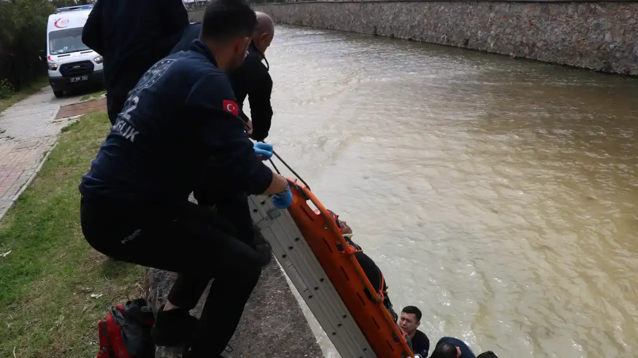 alanyada-oba-cayina-dusen-vatandas-kurtarildi