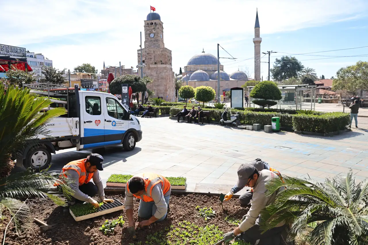 antalya-4-milyon-cicekle-susluyor