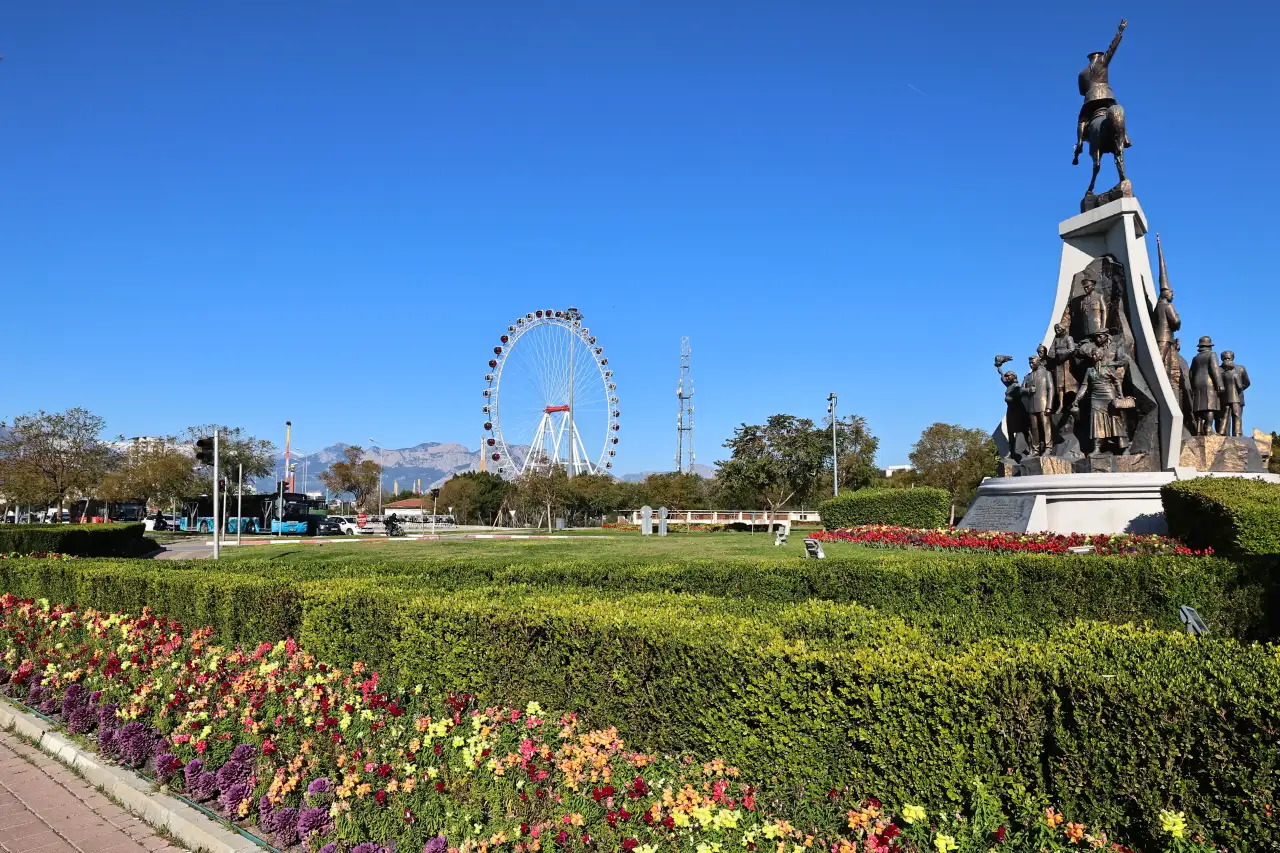 antalya-4-milyon-cicekle-susluyor