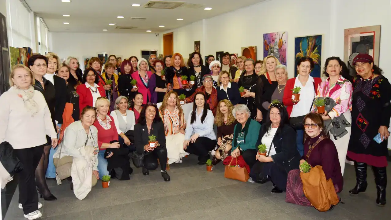 antalyada-72-kadin-sanatcidan-ozel-secki