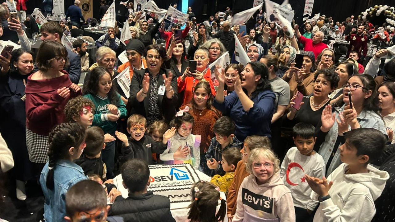 antalyada-iyilik-sofrasi-losev-ailesi-geleneksel-iftarda-bulustu