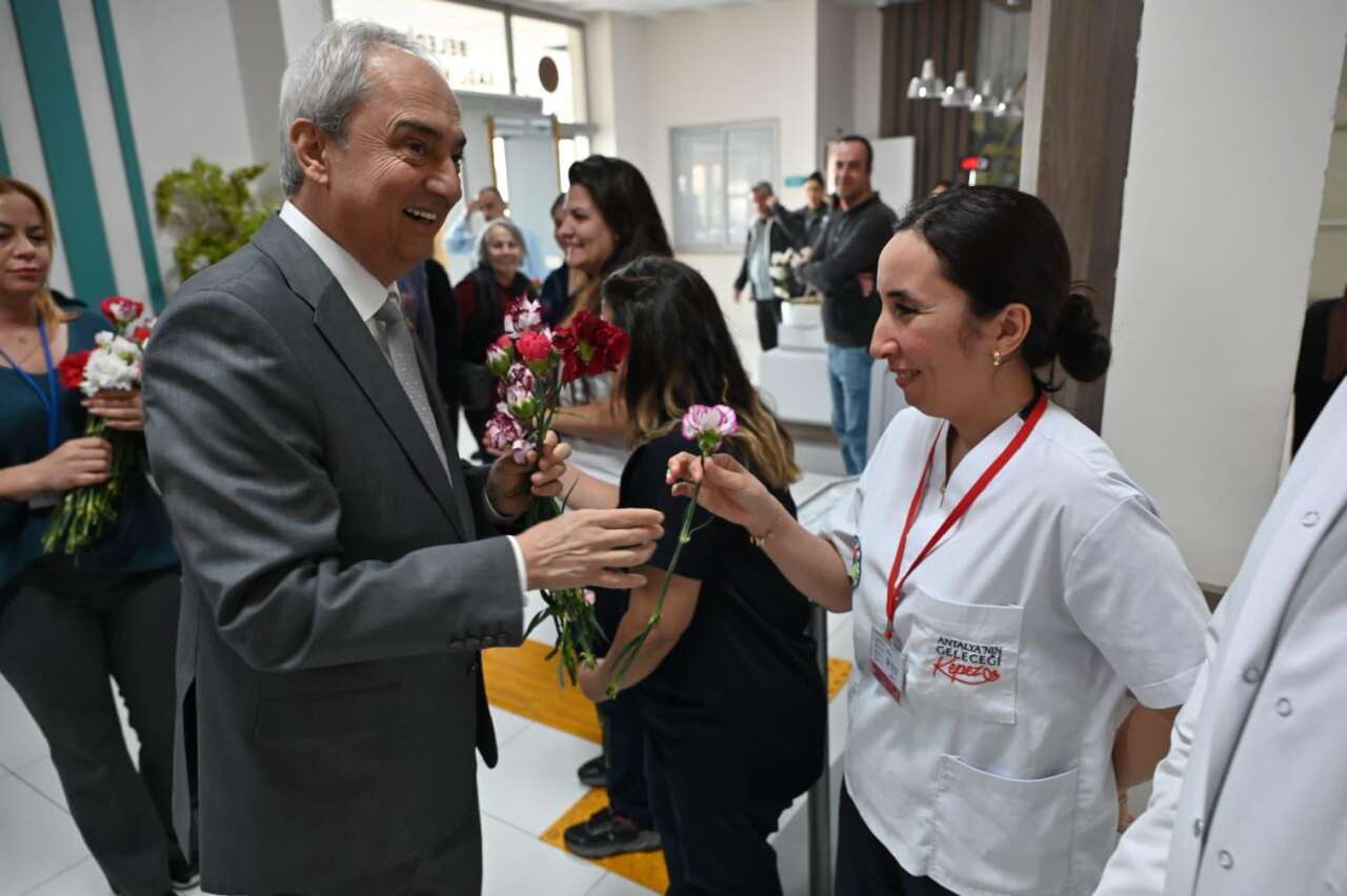 baskan-kocagozden-tip-bayraminda-saglik-calisanlarina-rengarenk-surpriz