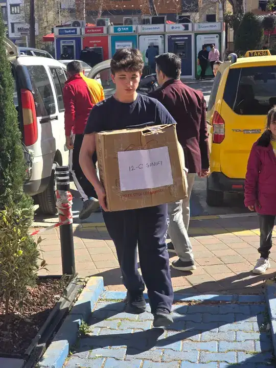 dosemealti-yenikoyde-ogrencilerden-ornek-ramazan-dayanismasi