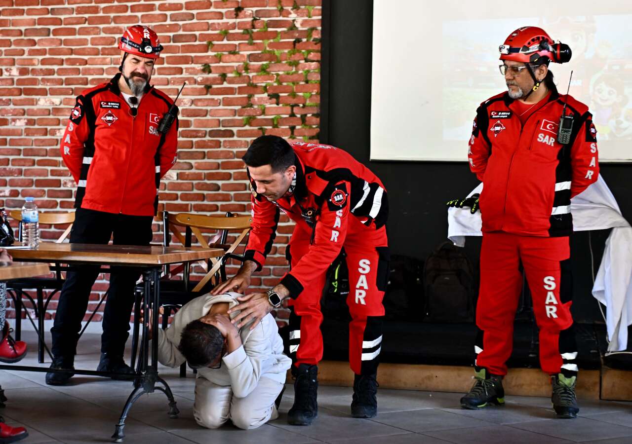 engelsiz-kafede-hayat-kurtaran-bulusma