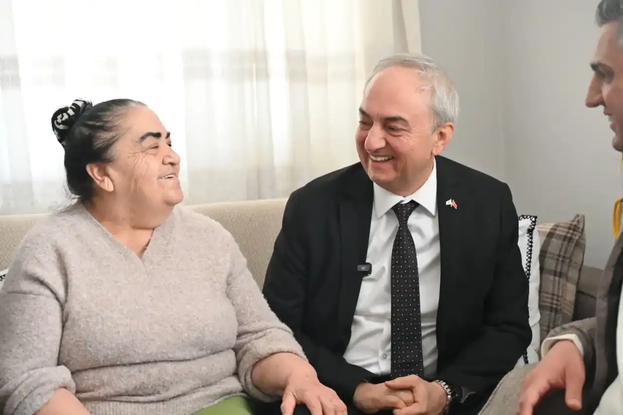 kocagozden-sehit-annesine-sen-bizim-bas-tacimizsin