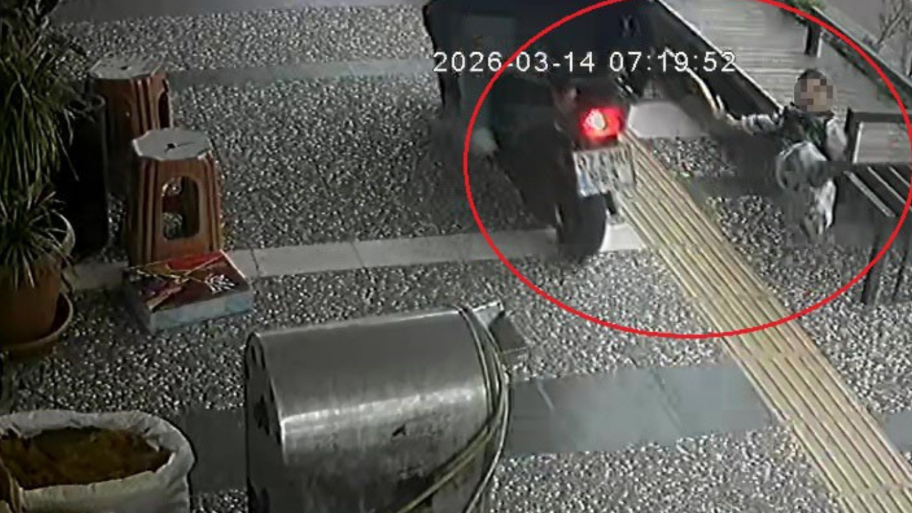 manavgatta-kaldirimda-ilerleyen-motorlu-bisikletin-carptigi-cocuk-olumden-dondu