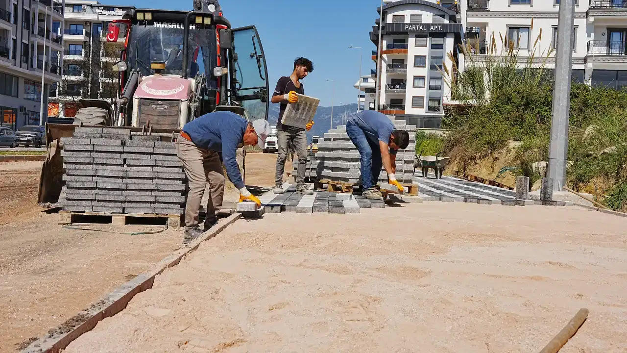 alanyanin-en-kalabalik-mahallesinde-3-kilometrelik-yol-yenilendi