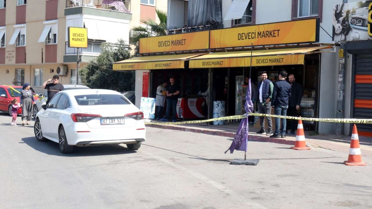 antalyada-silahlar-konustu-genc-market-calisani-hayatini-kaybetti